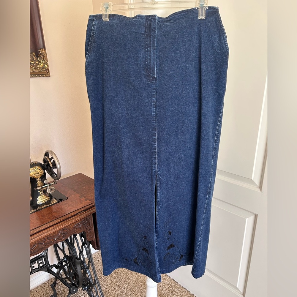 Vintage Dana Buchman Denim Jean Skirt with Embroidered Accents